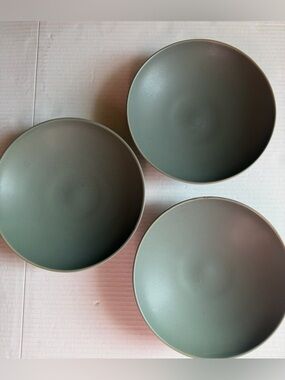 Linden Crate & Barrel Dinnerware Serving bowl green sage ceramic Set of 3